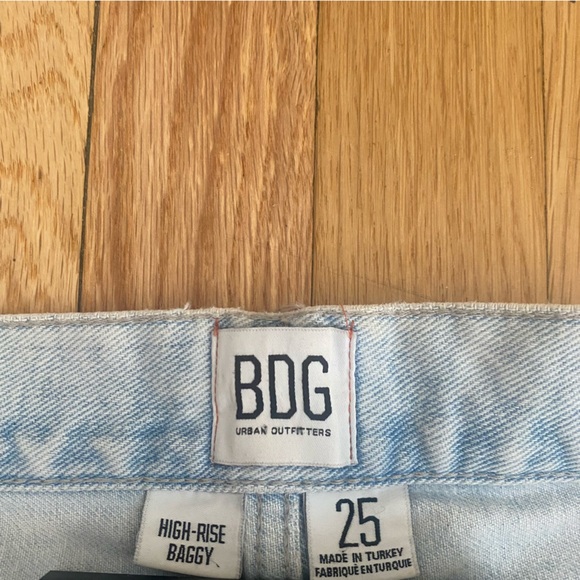 Urban Outfitters BDG Light Wash High Rise Baggy Jean - size 25 - Picture 5 of 5